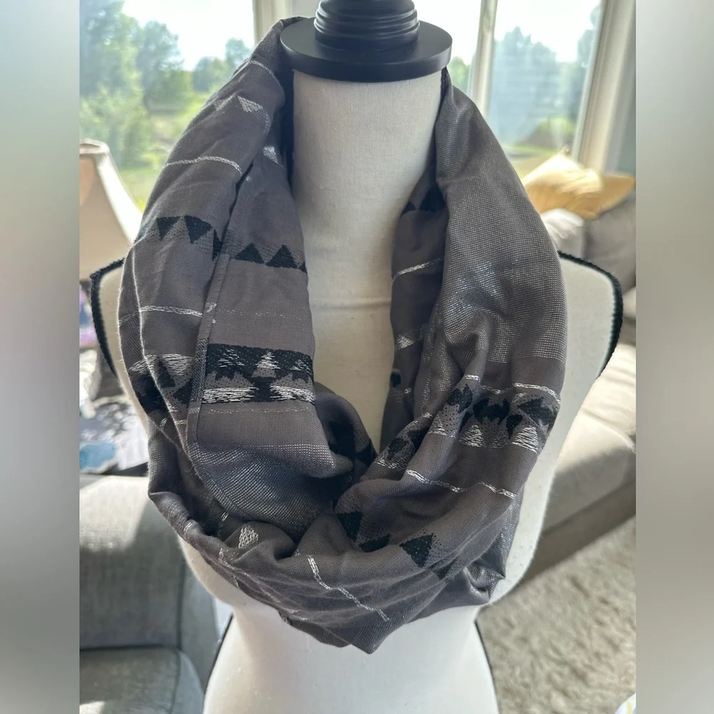 Apt 9 Women’s Gray Aztec Infinity Scarf
